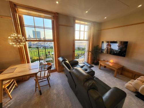 Galeriebild der Unterkunft Sunset Point Apts - Aqua Therapy Suite in Margate