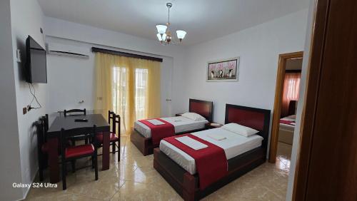 Katil atau katil-katil dalam bilik di Vila Zeqo Muka