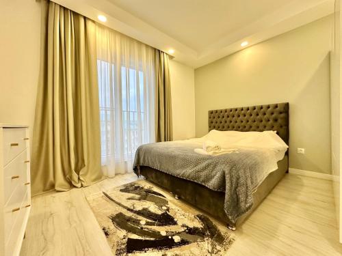 a bedroom with a bed and a large window at Double Studio B606 StayInn by Cosmopolis in Creţuleasca