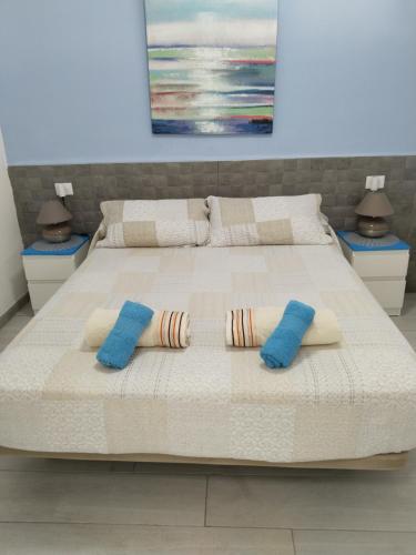 a large bed with two pillows on top of it at Europa 505 in Maspalomas