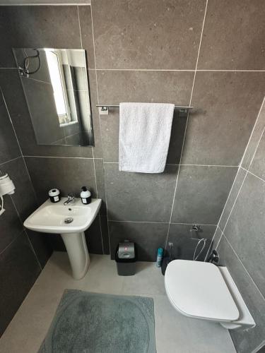 Kupatilo u objektu Js House Shkoder 4