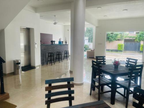 a dining room and kitchen with a table and chairs at Lucky Transit Hotel in Katunayake