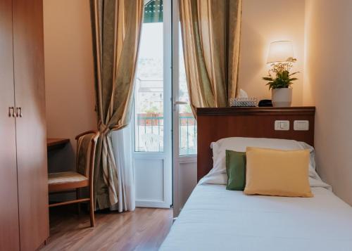 Postel nebo postele na pokoji v ubytování Hotel Flora