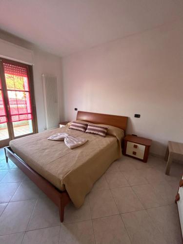 a bedroom with a bed with two towels on it at Sesta Terra in Aulla