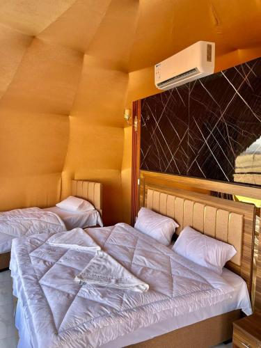 Katil atau katil-katil dalam bilik di SARAB Luxury Camp
