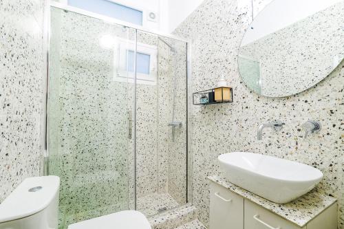 a bathroom with a shower and a sink and a mirror at Mazi Rooms Giannitsa in Giannitsa