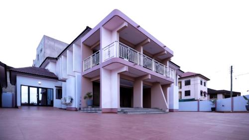 Gallery image of Serene en suite 6 Bedroom Home - Trasacco in Otinshi