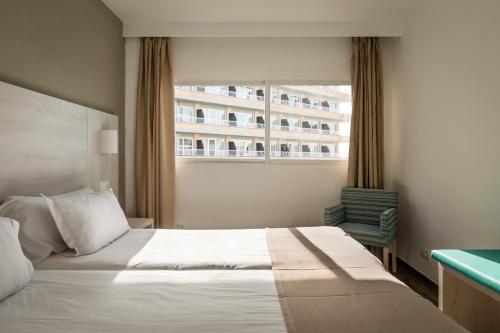 a hotel room with a bed and a window at Apartamentos Vistasol in Magaluf