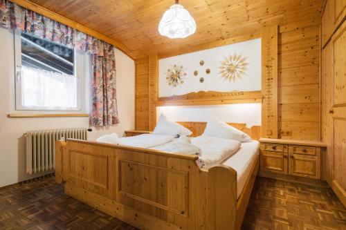 A bed or beds in a room at Appartementanlage Thermenblick SKI IN & SKI OUT