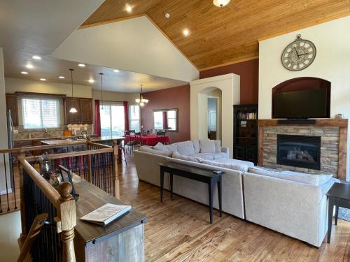 a living room with a couch and a fireplace at Perfect Pike's peak basecamp & spacious luxury in Cascade-Chipita Park