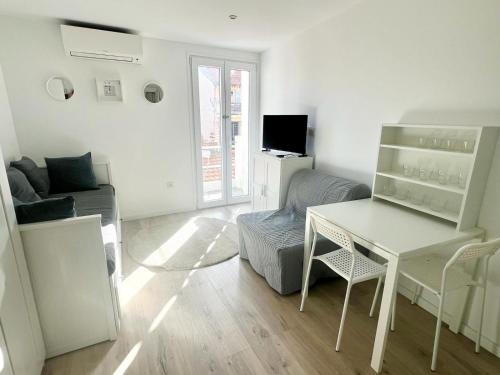 Studio Moderne Rénové avec balcon