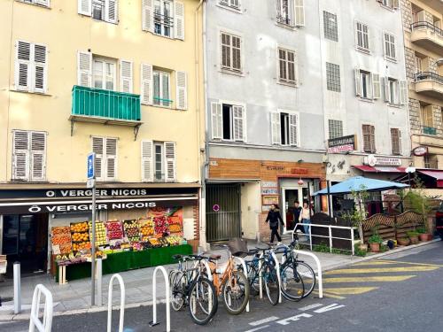Studio Moderne Rénové avec balcon