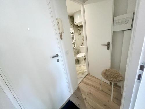 Studio Moderne Rénové avec balcon