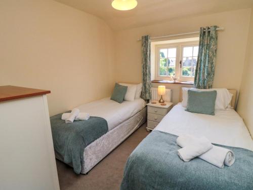 Ένα ή περισσότερα κρεβάτια σε δωμάτιο στο Tillers Cottage