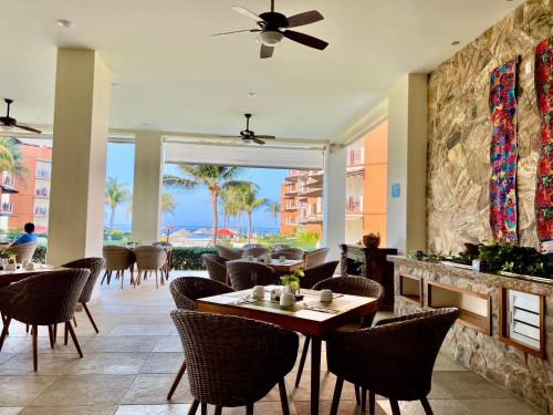 Εστιατόριο ή άλλο μέρος για φαγητό στο Beachfront in a peaceful Resort 8mi from Puerto Escondido