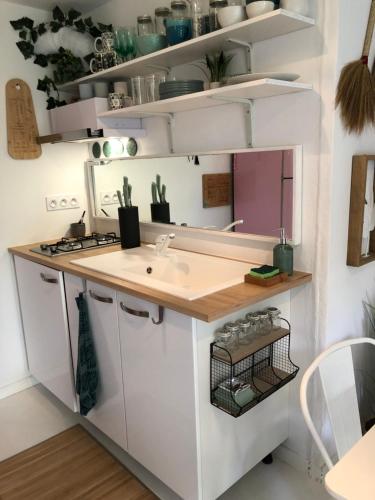 Fotografia z galérie ubytovania Gard - Maison Loft exotique & Jacuzzi privatif v destinácii Beaucaire