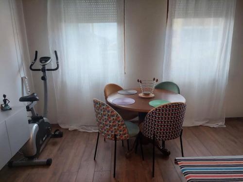 Modern 1-bedroom condo with free parking & fast WiFi