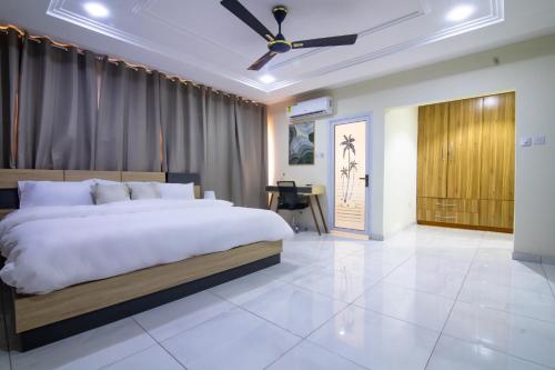 Ένα ή περισσότερα κρεβάτια σε δωμάτιο στο Serene en suite 6 Bedroom Home - Trasacco