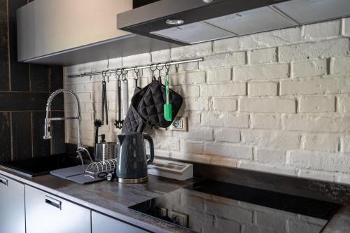 Η κουζίνα ή μικρή κουζίνα στο L'esclusivo Carducci 14: tra Centro Storico e Mare