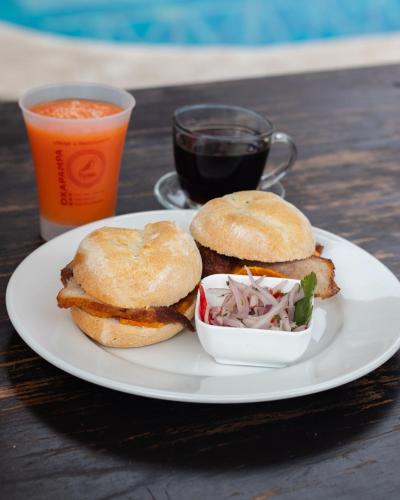 Jídlo v hotelu nebo okolí