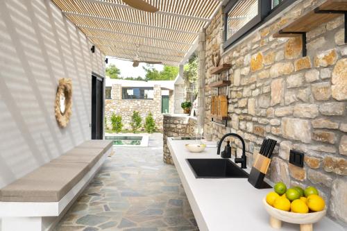 Foto Stone Village Skala Maries 4