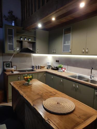 Cuisine ou kitchenette dans l'établissement Herme's Hut