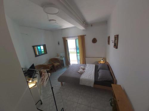 Postel nebo postele na pokoji v ubytování Apartmani Sladojević