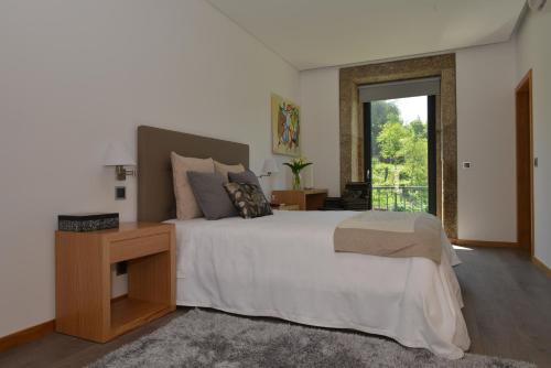 En eller flere senge i et værelse på Quinta do Eido