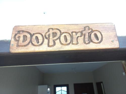 Znak z napisem dodoroco na dachu budynku w obiekcie Pousada Belas Praia quarto Praia do Porto w mieście Imbituba