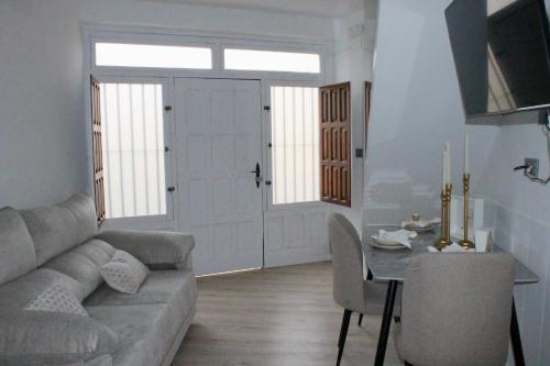 a living room with a couch and a table at Apartamento La esquina del Castillo in Caravaca de la Cruz
