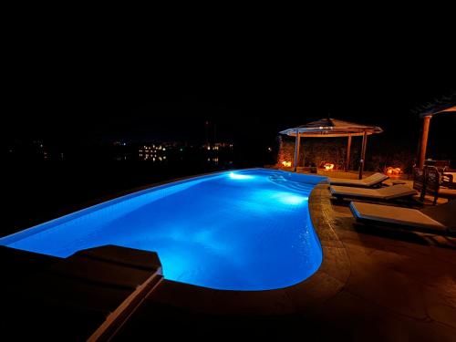 una piscina por la noche con cenador en Rent El Gouna Lagoon Villa HEATED Private Pool BBQ en Hurghada