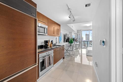 Кухня або міні-кухня у Studio in Miami Brickell Business District ICON Residences