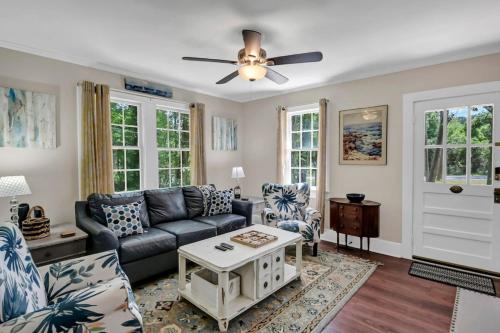 Gallery image of Blue Bungalow 2BR1BA Lexington in Lexington