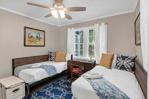 Gallery image of Blue Bungalow 2BR1BA Lexington in Lexington