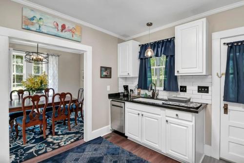 Gallery image of Blue Bungalow 2BR1BA Lexington in Lexington