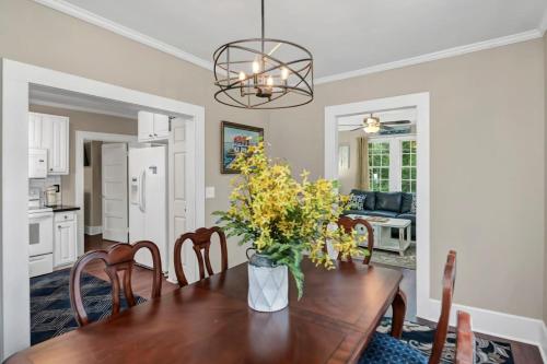 Gallery image of Blue Bungalow 2BR1BA Lexington in Lexington