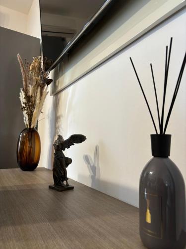 two vases and a statue sitting on a table at LA CASA DI AMBRA in Limbiate