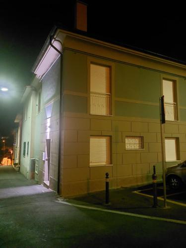 a building at night with a car parked next to it at B&B Un posto al Sole in Numana
