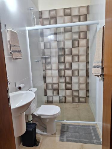 a bathroom with a shower and a toilet and a sink at Regente Feijó Centro in Regente Feijó