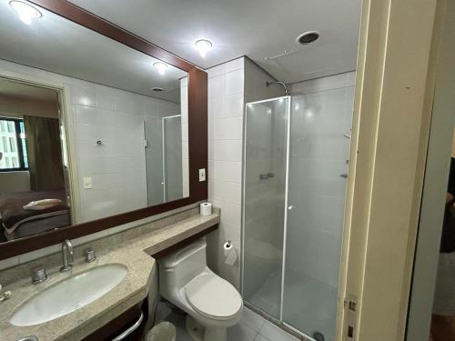 a bathroom with a toilet and a sink and a shower at Apartamento em Hotel 4 estrelas - Moema in Sao Paulo