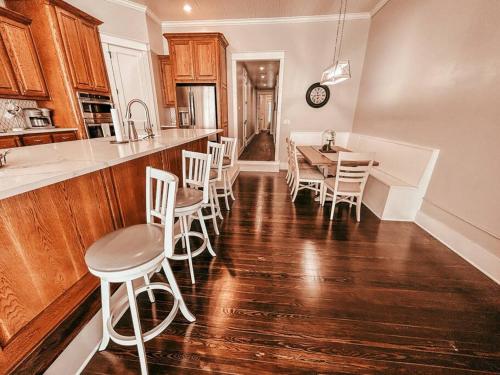 Η κουζίνα ή μικρή κουζίνα στο Buffalo Creek Loft Downtown