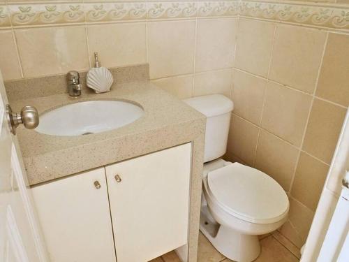 Imagem da galeria de Casa entera con piscina y salida a la playa em Salinas