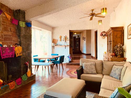 a living room with a couch and a table at Villa Colorines in Tepoztlán