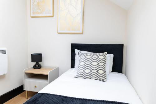 The Berriman Collection Stylish Apartment Sleeps 3 photo 9