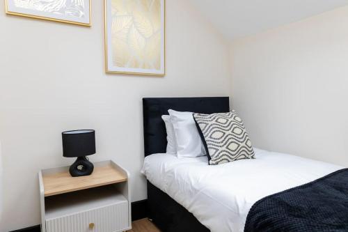 The Berriman Collection Stylish Apartment Sleeps 3 photo 16