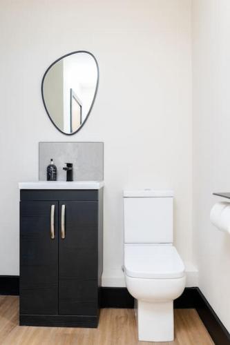 The Berriman Collection Stylish Apartment Sleeps 3 photo 18