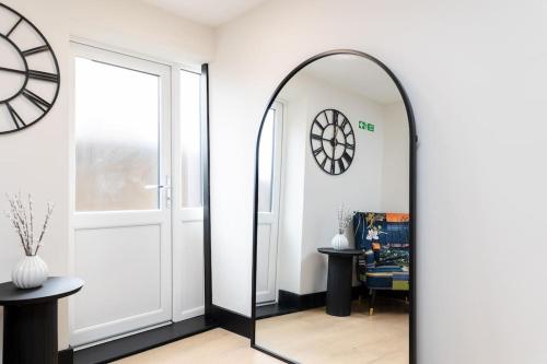 The Berriman Collection Stylish Apartment Sleeps 3 photo 22