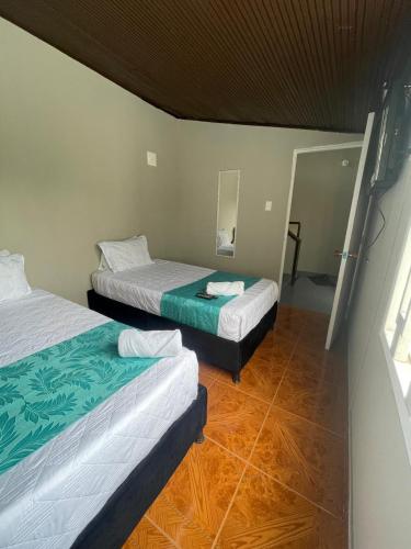 Ένα ή περισσότερα κρεβάτια σε δωμάτιο στο HOTEL LUXEM