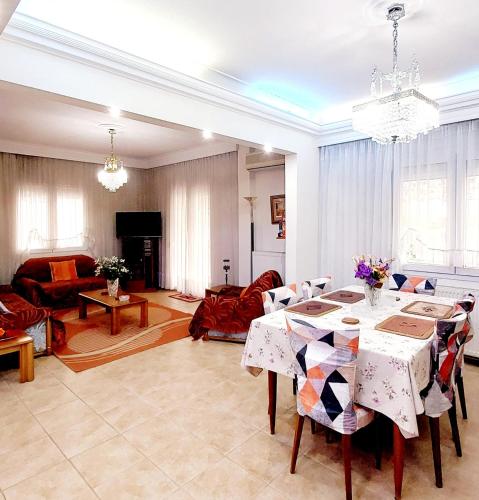 NOSTALGIA - Big House 110m - 3 Bedrooms - FREE GUARDED PARKING !