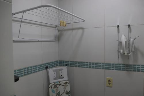 a bathroom with a toilet and a towel rack at Studio Casa Amarela - a 400m do Corredor Cultural in Mossoró